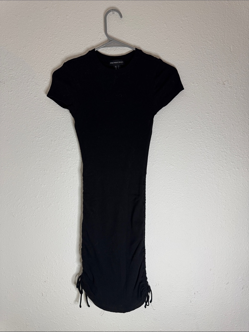 Forever 21 Black Short-Sleeve Ruched Midi Dress